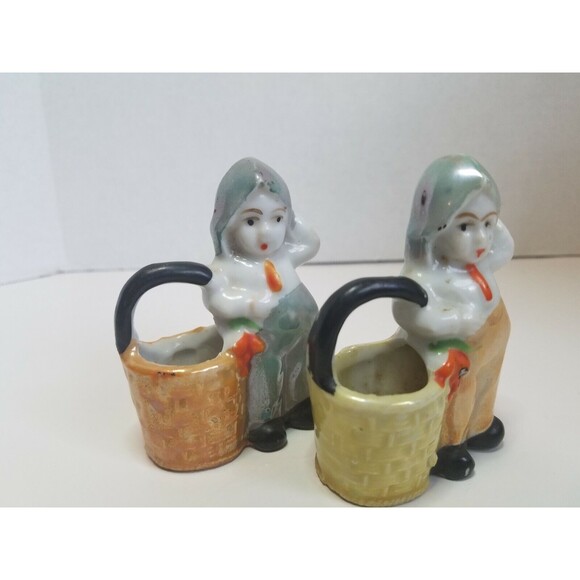 Porcelain Lusterware Made In Japan Pair Of Children With Baskets 3"×2" - Picture 2 of 12